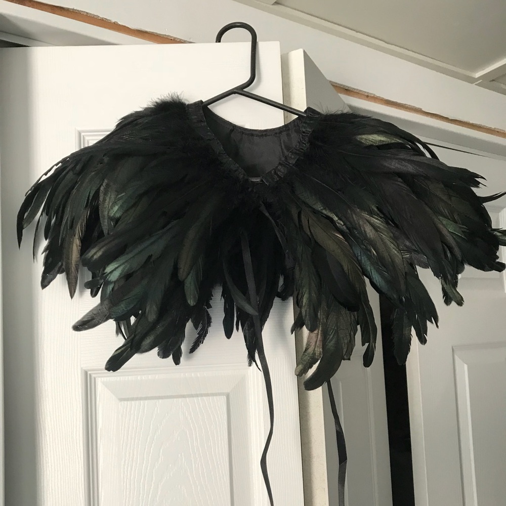 Feather caplet